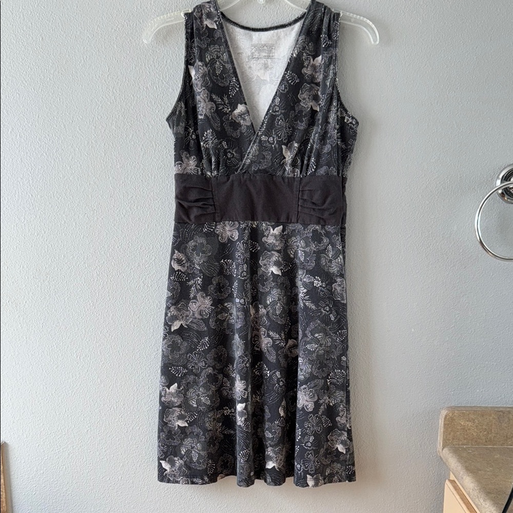 Patagonia Gray and Black Floral Pattern Sleeveless V-Neck Sundress-S